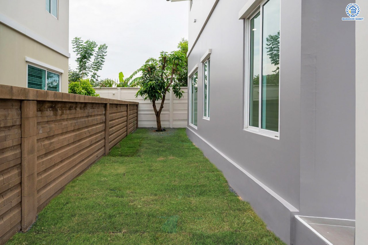 บ้านมือสองตกแต่งใหม่ โครงการ ภัสสร26 ราชพฤกษ์-ติวานนท์ เนื้อที่ 55.9 ตร.ว. ฟังก์ชัน 3 ห้องนอน 3 ห้องน้ำ จอดรถได้ 2 คัน บรรยากาศเงียบสงบเป็นส่วนตัว สิ่งอำนวยความสะดวกมากมาย! บนทำเลศักยภาพ หน้าโครงการติดถนนใหญ่ เชื่อมต่อถนนราชพฤกษ์ ใกล้จุดขึ้นทางด่วน "ศรีสมาน"